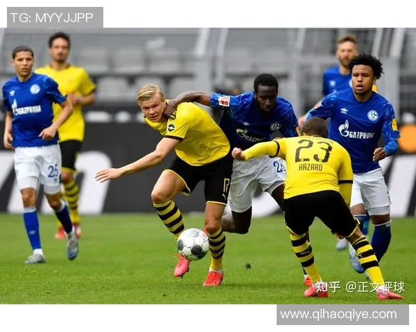 费古埃伦斯与米内罗竞技的激烈对决展现足球魅力与团队精神 费古埃伦斯与米内罗竞技的激烈对决展现足球魅力与团队精神